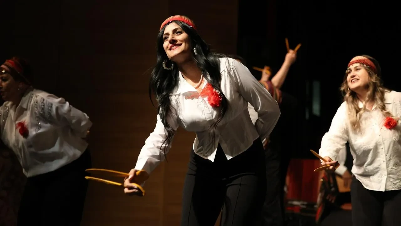 Düzce Halk Eğitim Merkezi gösterisi izleyicilerle doldu