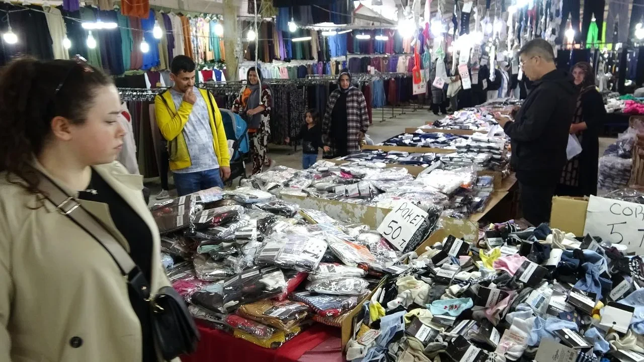 Kütahya Bayram Pazarı 300 esnafla hizmet veriyor