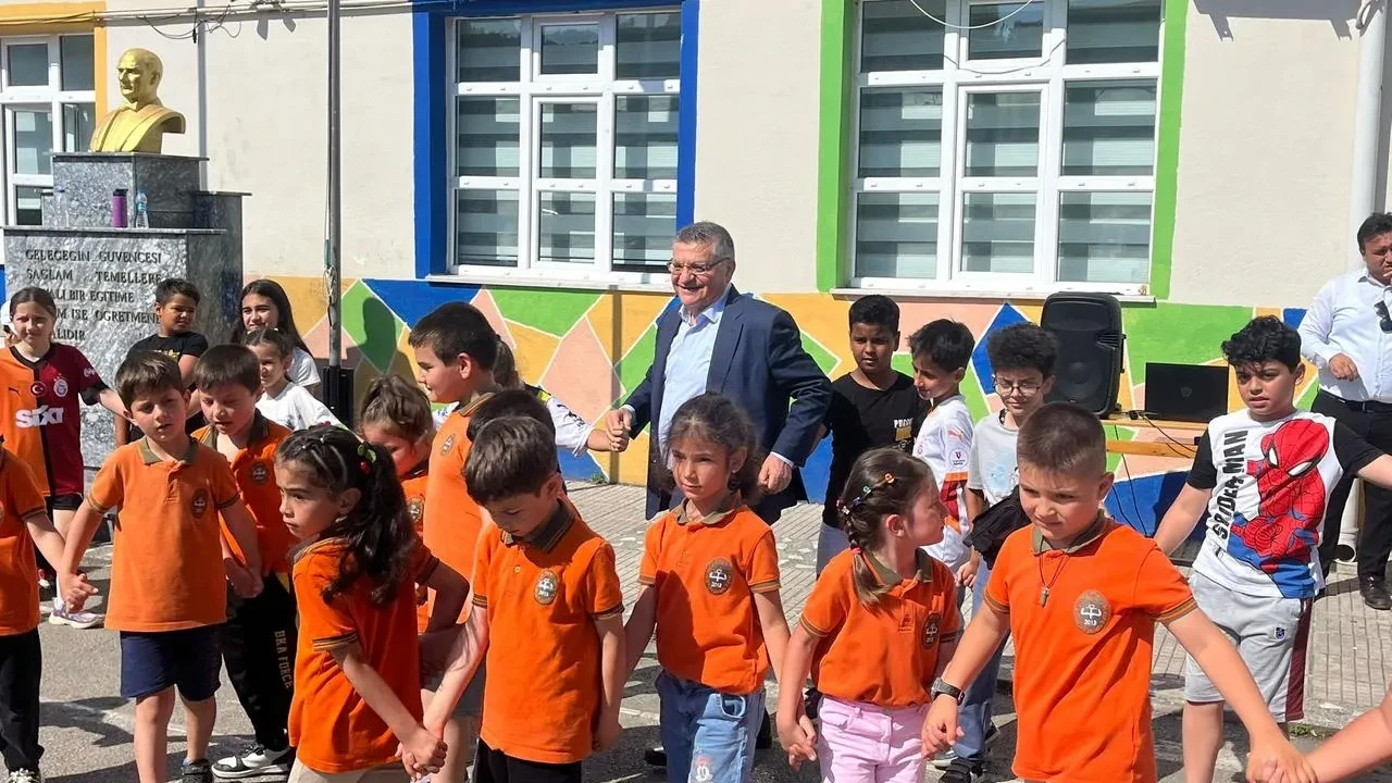 Sinop öğrencileri halk oyunları ile kültürü yaşatıyor