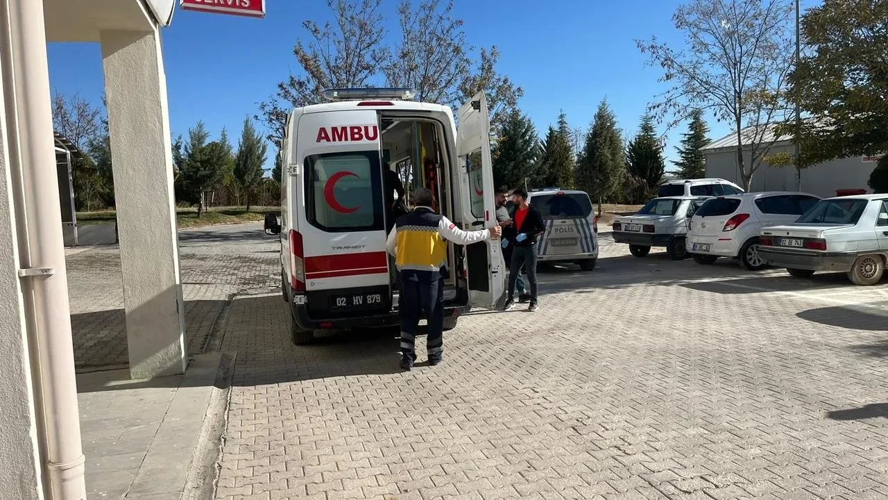 Adıyamanda eski muhtarın evine silahlı saldırı düzenlendi