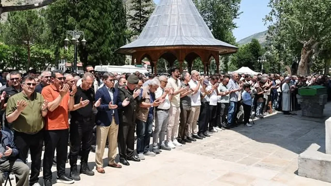 Amasya gazetecisi Necati Apaydın son yolculuğuna uğurlandı