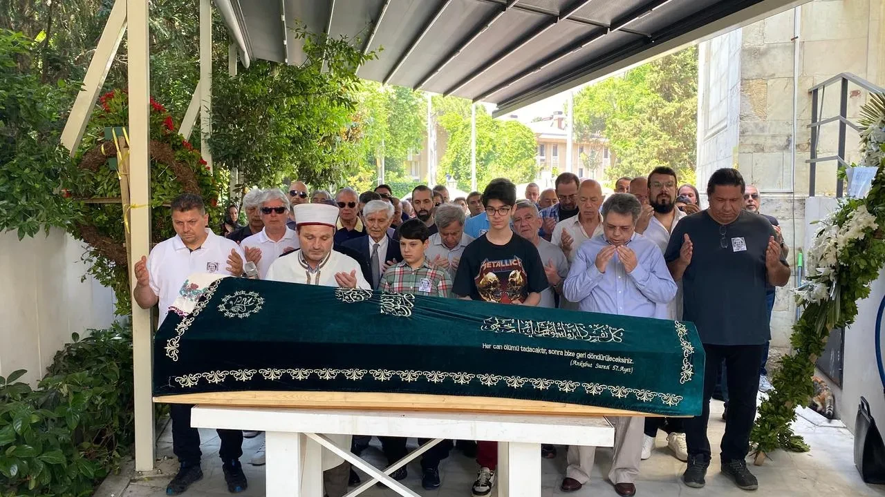 Mona Roza şiirinin ilham perisi hayata veda etti