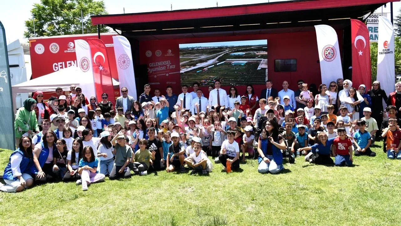 Geleneksel Oyun Tırı Söğüt çocuklarıyla buluştu