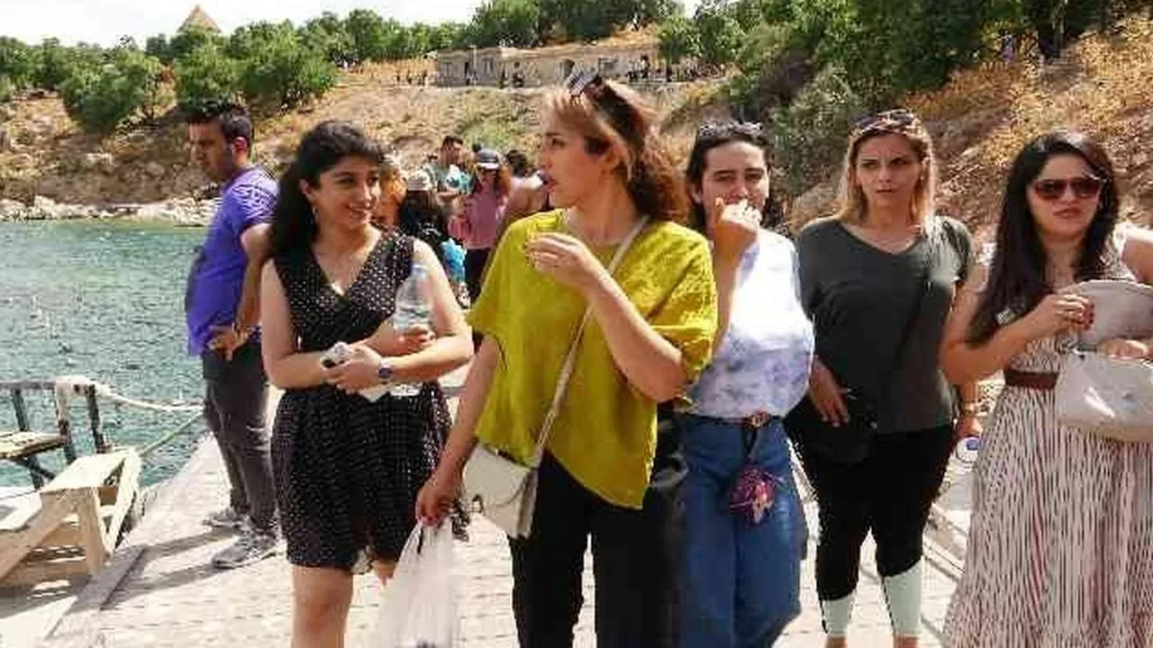 Akdamar Adası ve Van Kalesi turist akınına uğradı