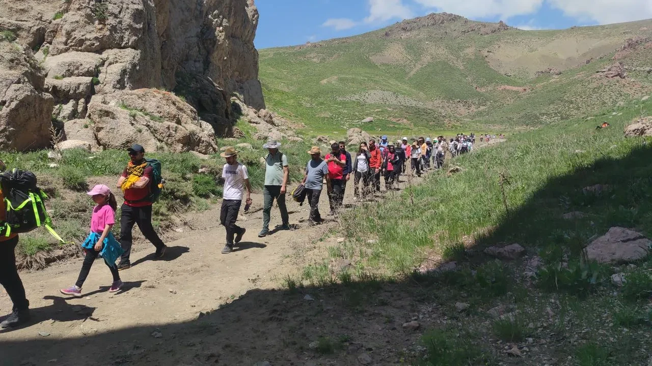 Vanın saklı cenneti Keşiş Gölü kanyonunu keşfedin
