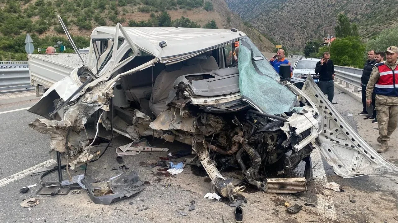 Gümüşhane Trabzon yolunda feci kaza can aldı
