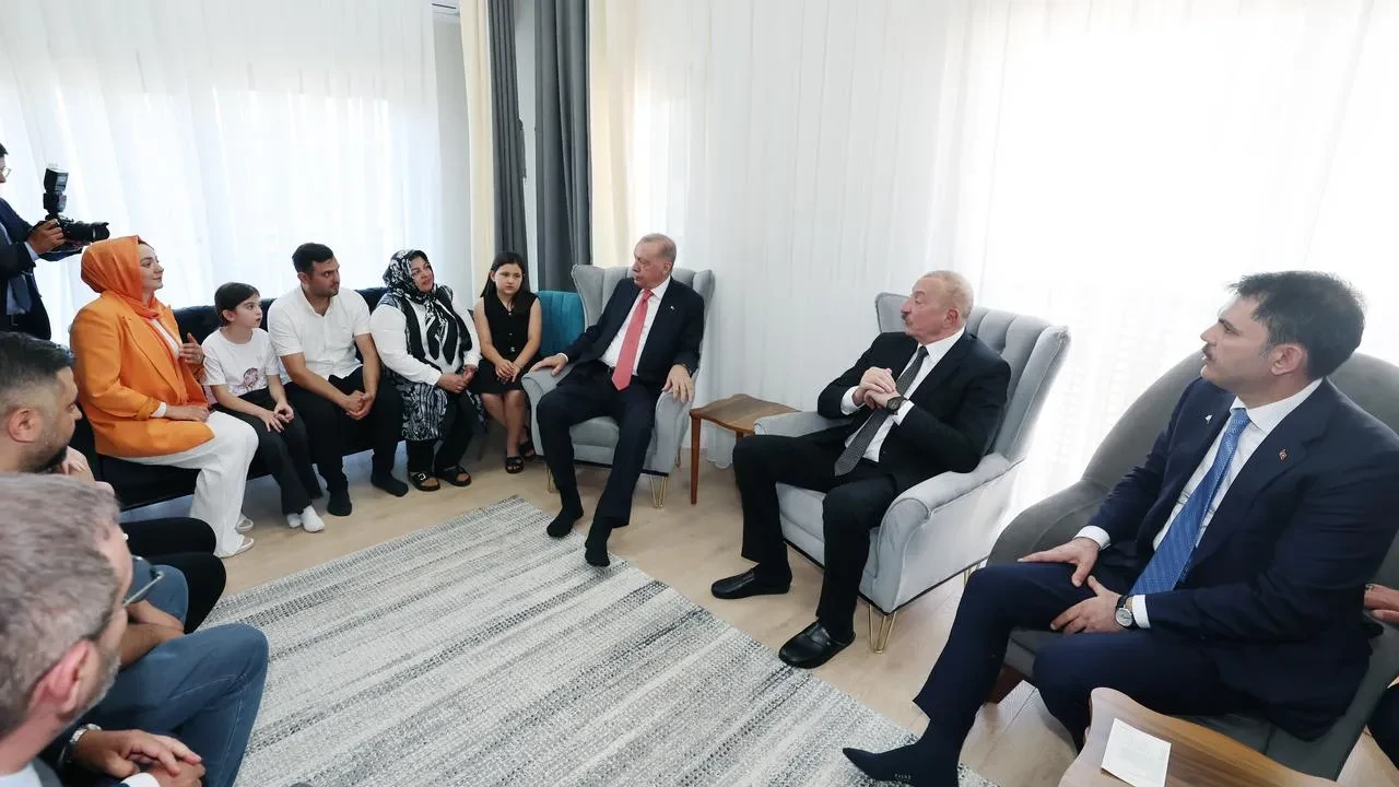 Erdoğan ve Aliyev Kahramanmaraş depremzedeleri ile buluştu