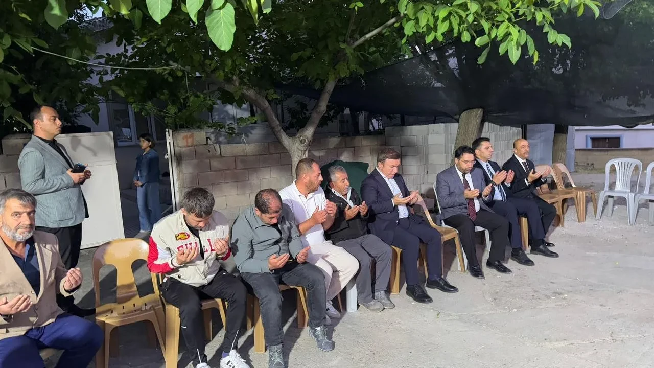 Vali Aydoğdu kazada vefat eden gençlerin ailelerini ziyaret etti