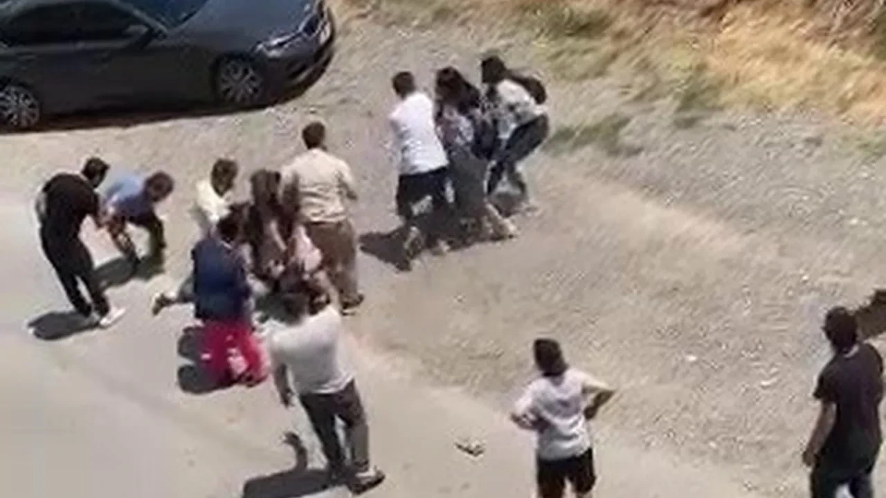 Bursada aranan suçlu ailesinin direnişiyle yakalandı