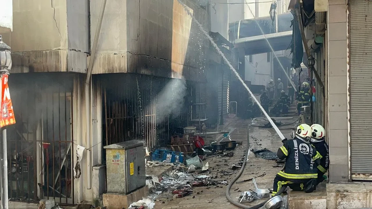 Denizli Kaleiçi Çarşısında büyük yangın paniği yaşandı