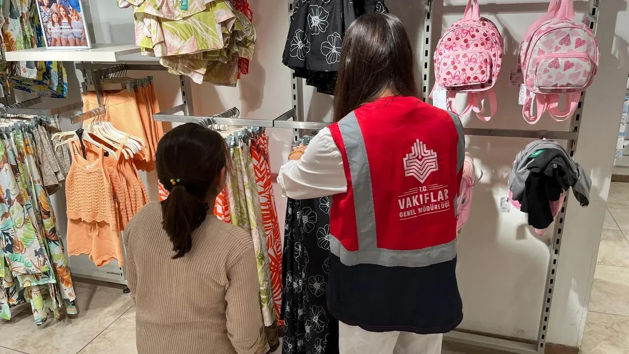 İzmir Vakıflar 624 çocuğa bayram sevinci yaşattı