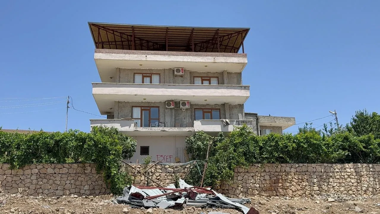 Batmanda çöken balkonda üç kişi hayatını kaybetti