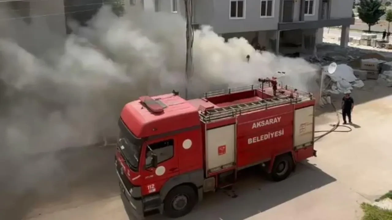 Aksarayda bekçi kulübesi yangınına itfaiye müdahale etti