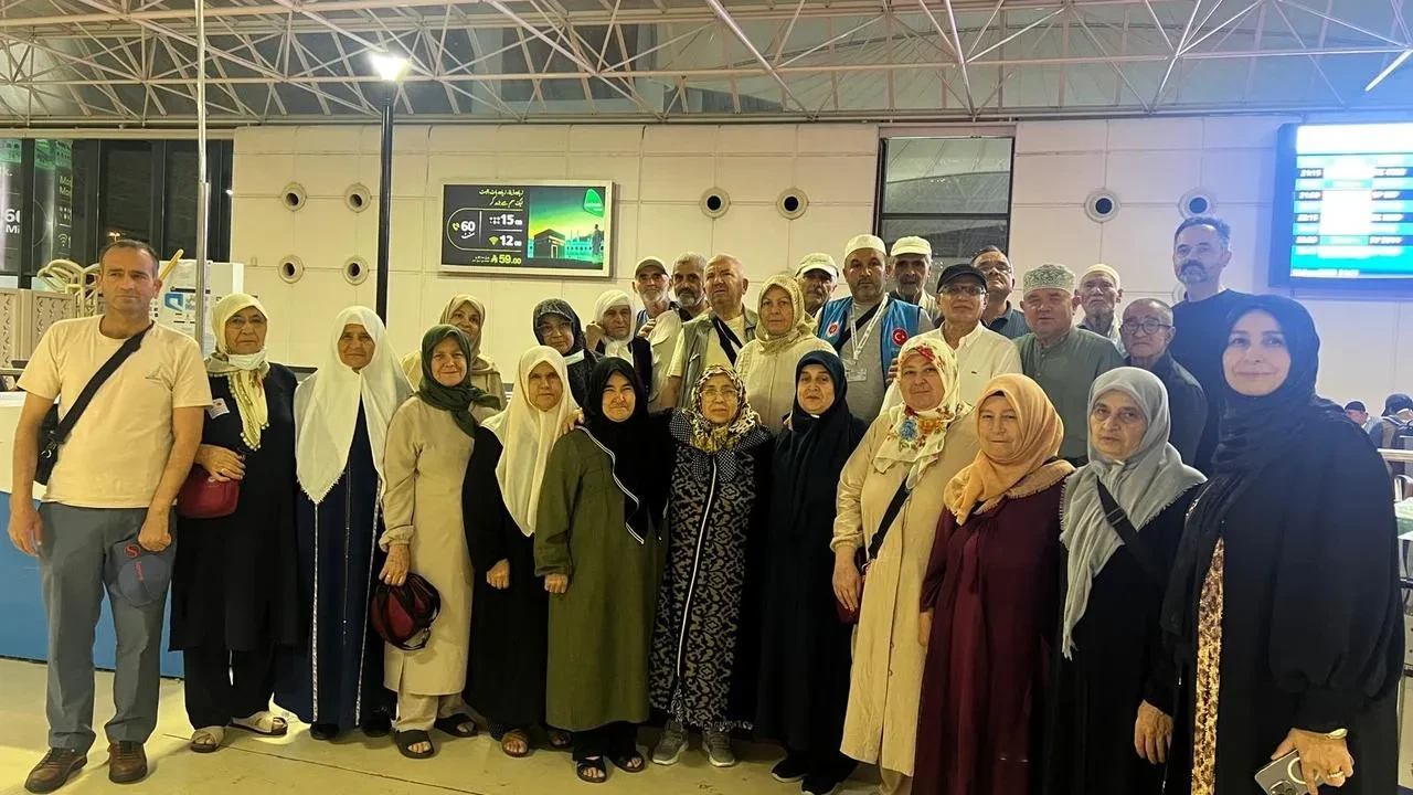 Anamurlu hacılar Diyanet organizasyonuyla vatana döndü