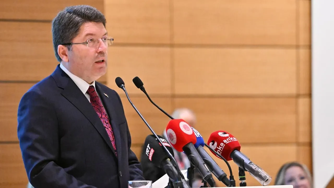 Bakan Tunç Türkiye noterlik sistemini yeniden yapılandırıyor