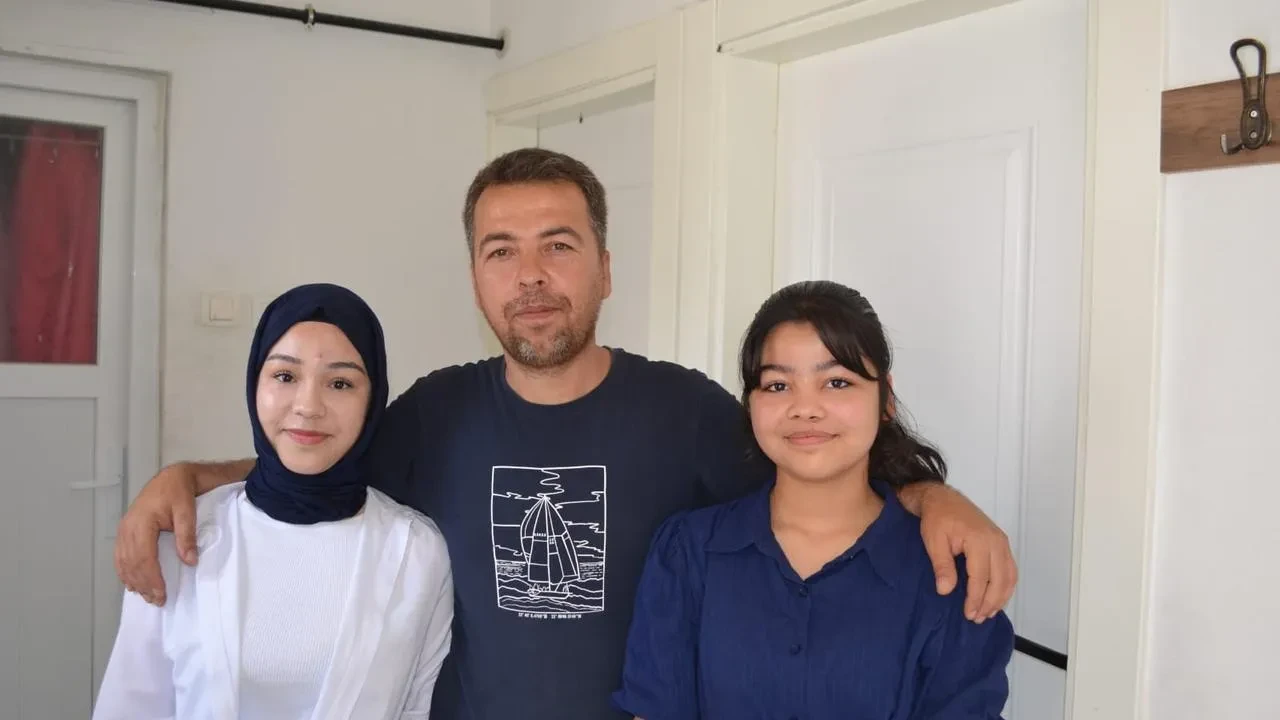 Nizip karpuzcusuna kızlarından duygulandıran Babalar Günü sürprizi yaptılar