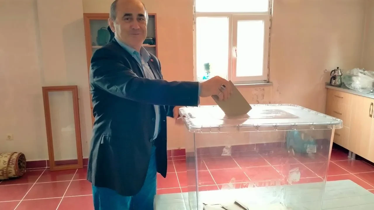 Abdullu Mahallesi köy olmak için sandığa gitti