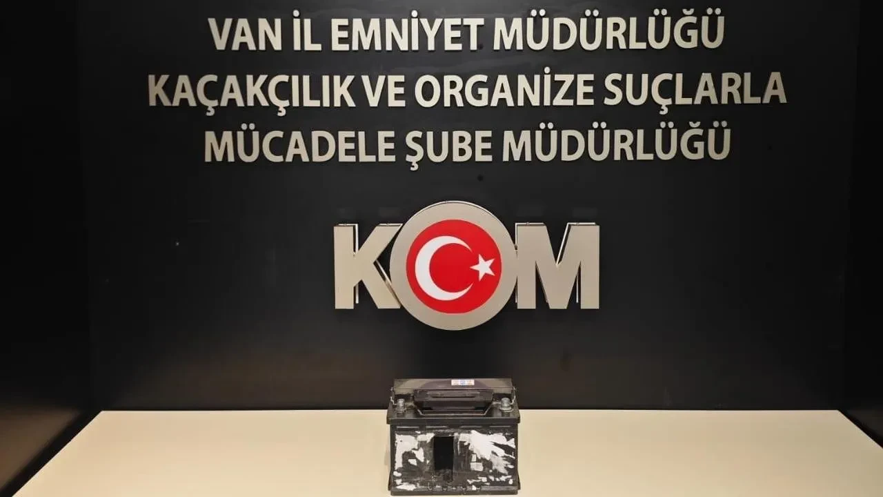 Vanda kaçak sigara ve altın operasyonunda yakalandı