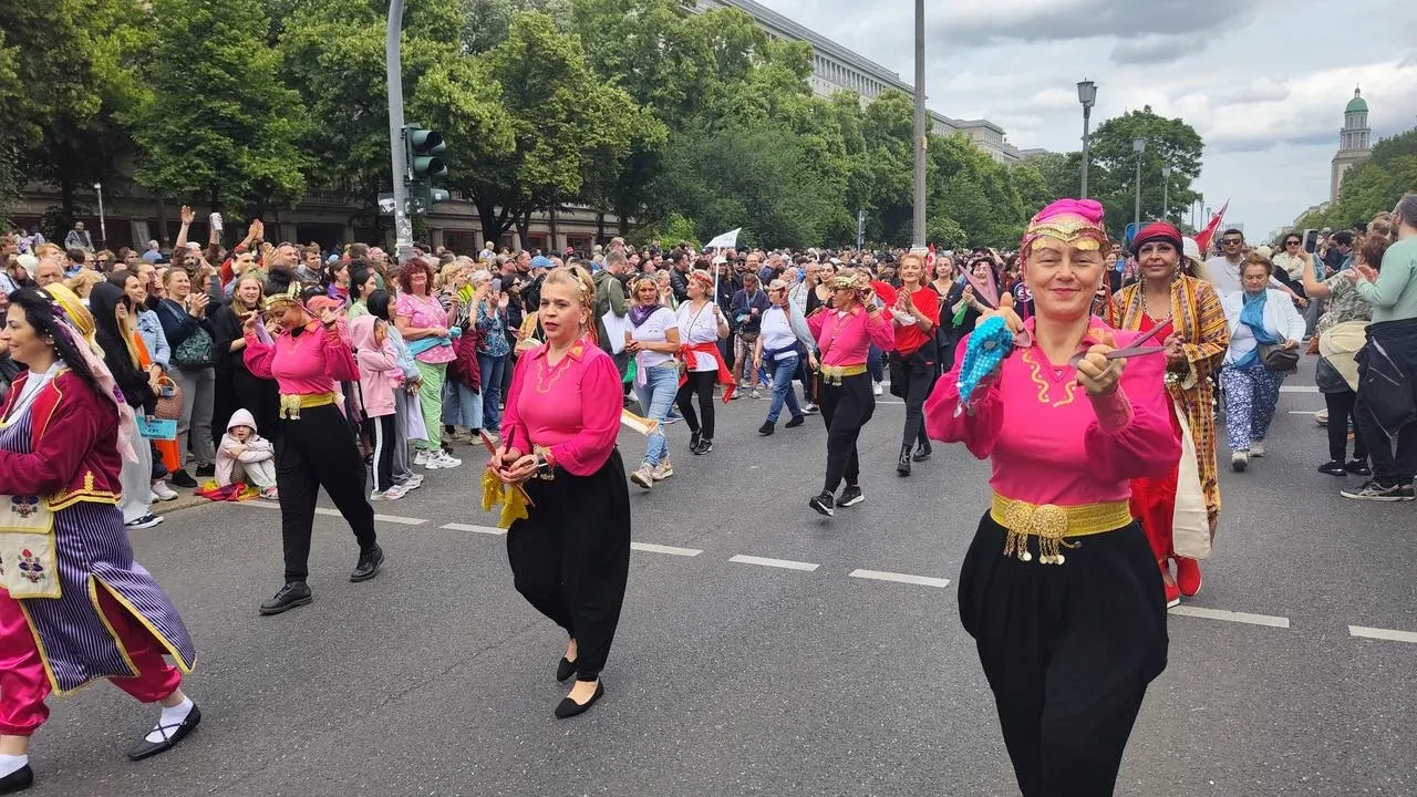 Berlin Kültürler Karnavalında Türk grubu ilk kez sahne aldı