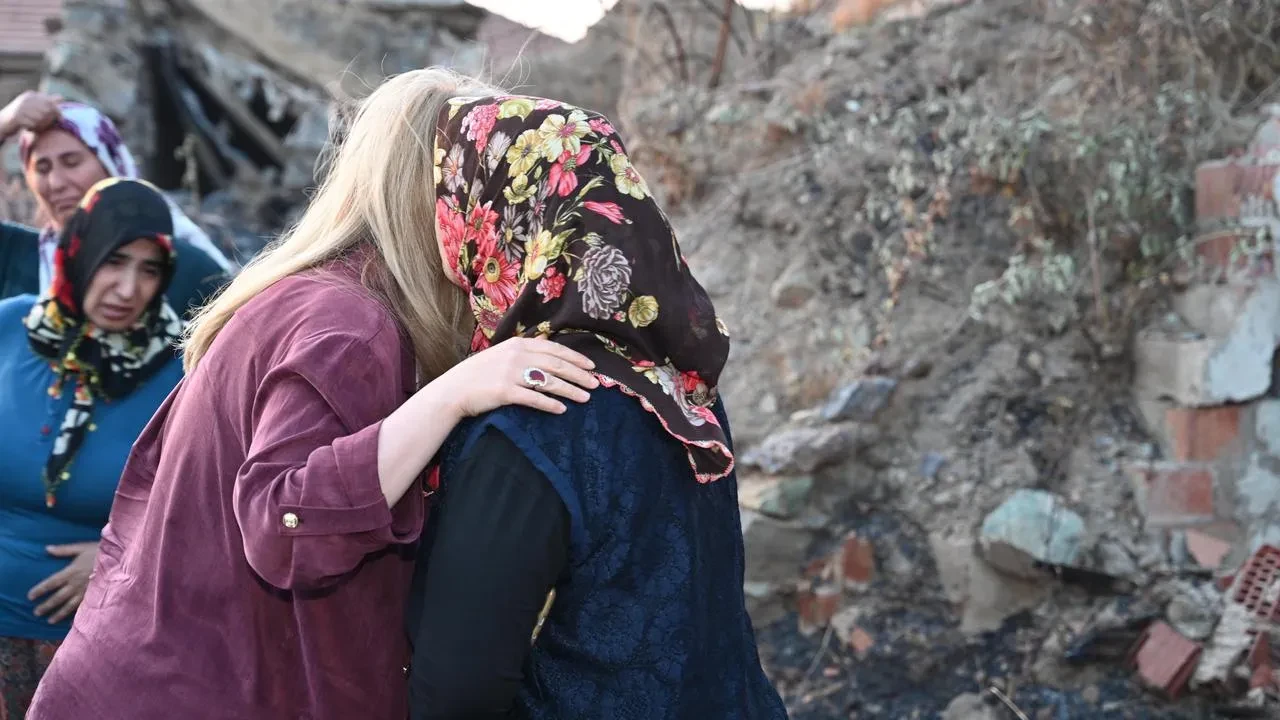 Milletvekili Ölmeztoprak Malatyada yangın mağduru aileyi ziyaret etti