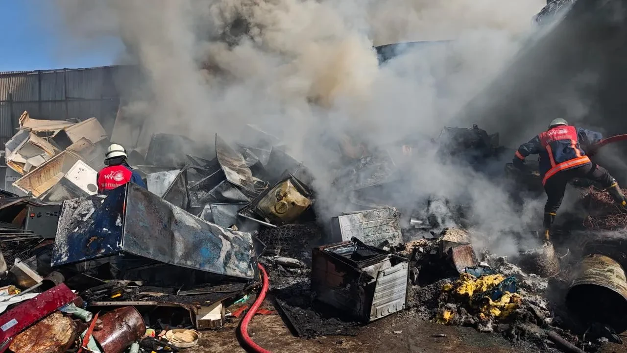 Vanda Tuşba Hurdacılar Sitesinde büyük yangın çıktı