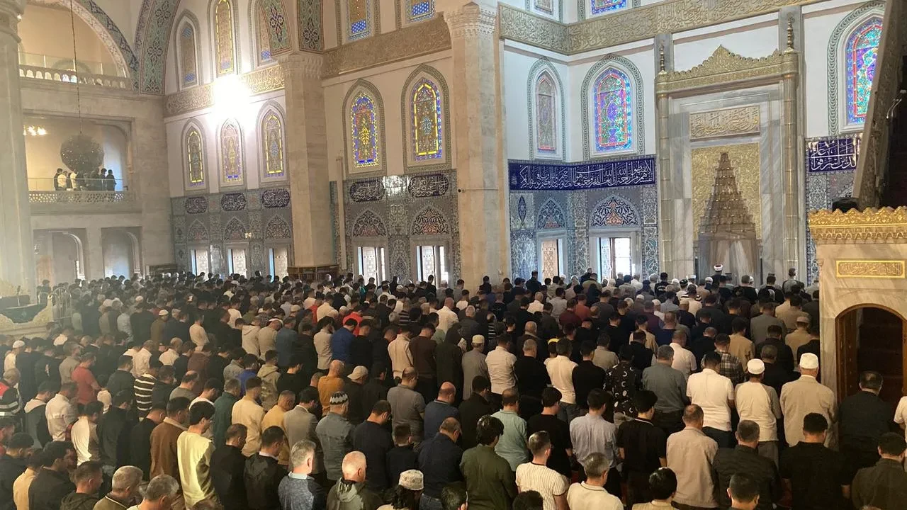 Ankaralılar Kocatepe Camii bayram namazında buluştu