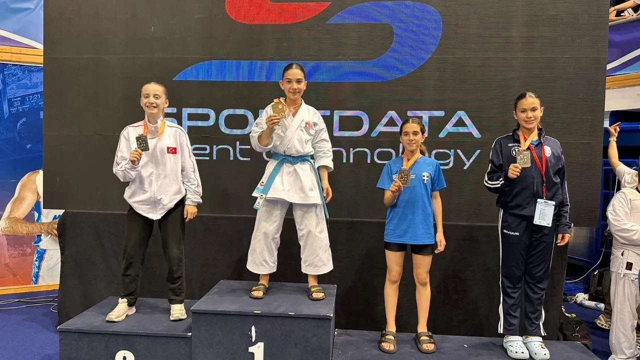 Zeynep Naz Kahvecigil Balkan Karate Şampiyonasında parladı