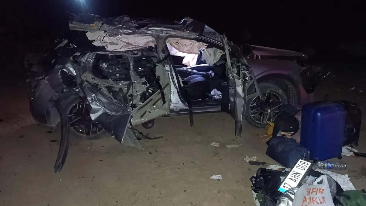 Tuncelide otomobil uçurumdan yuvarlanarak dört kişi yaralandı