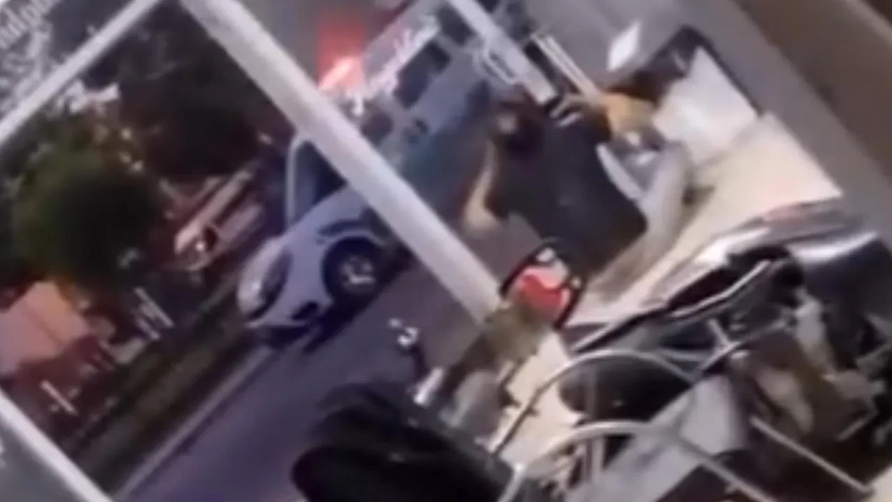 Sakaryada polisle çatışan şüpheli motosiklet dükkanına sığındı