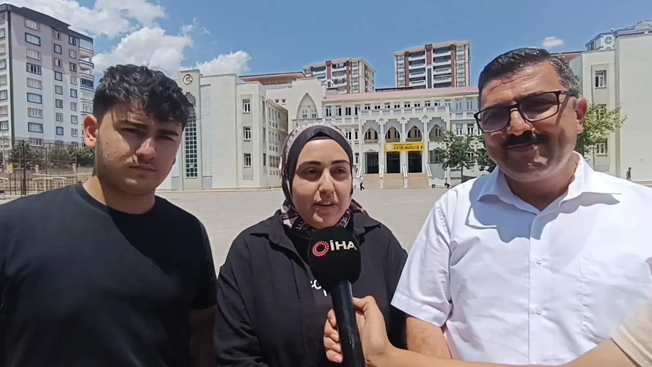 Altı üniversite mezunu baba çocuklarıyla sınava girdi