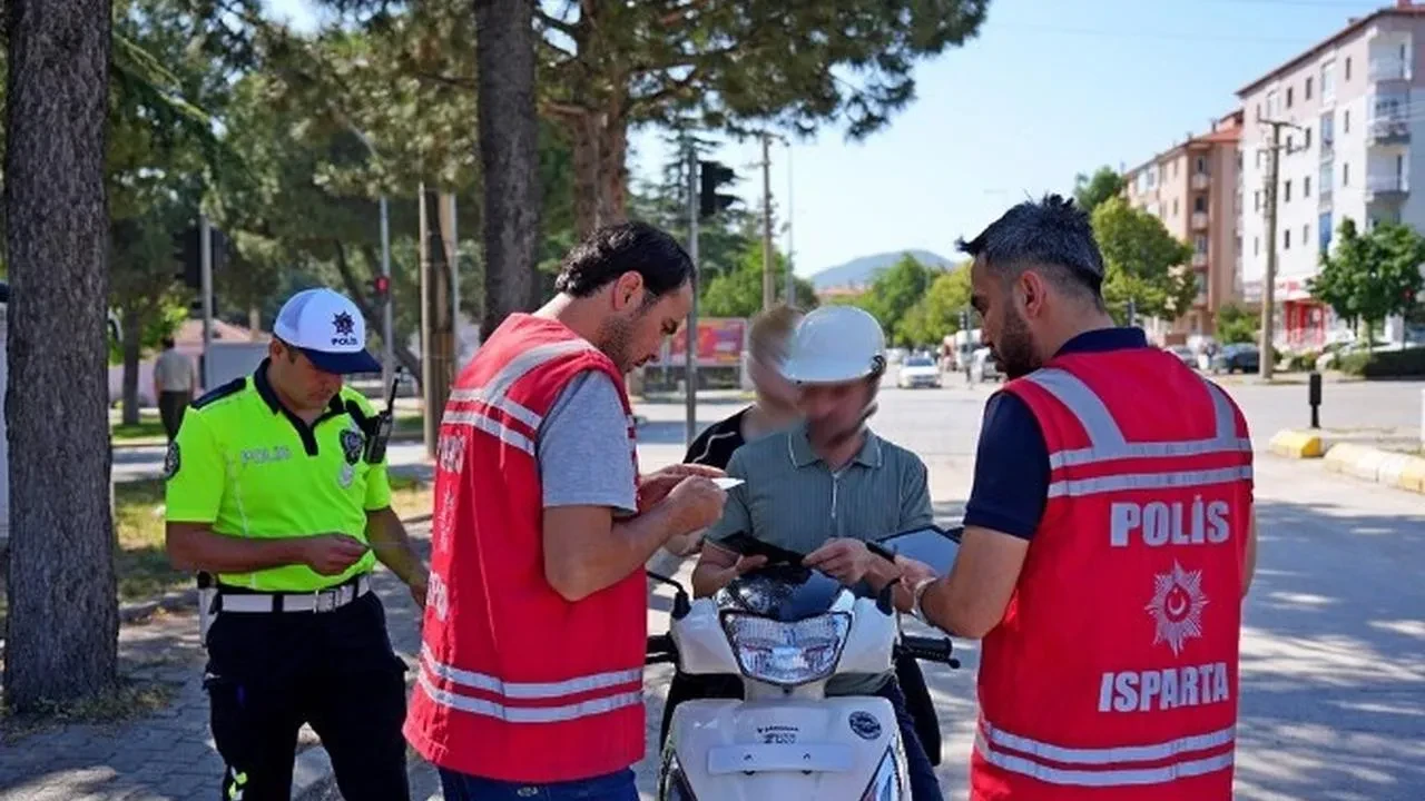 Ispartada 15 saatlik trafik denetiminde 34 sürücü cezalandırıldı