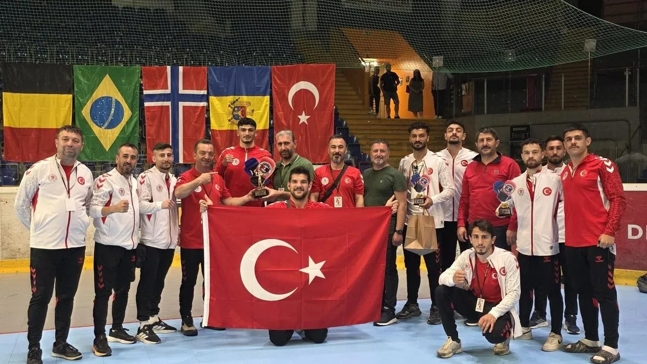 Milli boksörler Çekyada üç madalyayla döndü