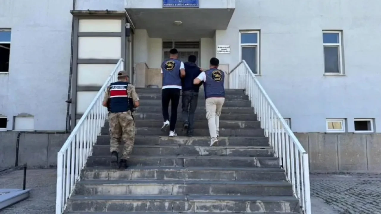 Vanda jandarma 70 aranan şahsı yakalayıp tutukladı