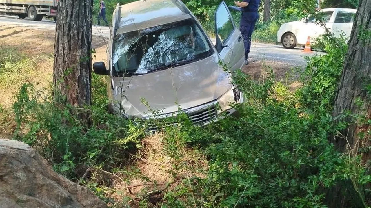 Marmaris Hisarönü Mahallesinde üç araç birbirine girdi