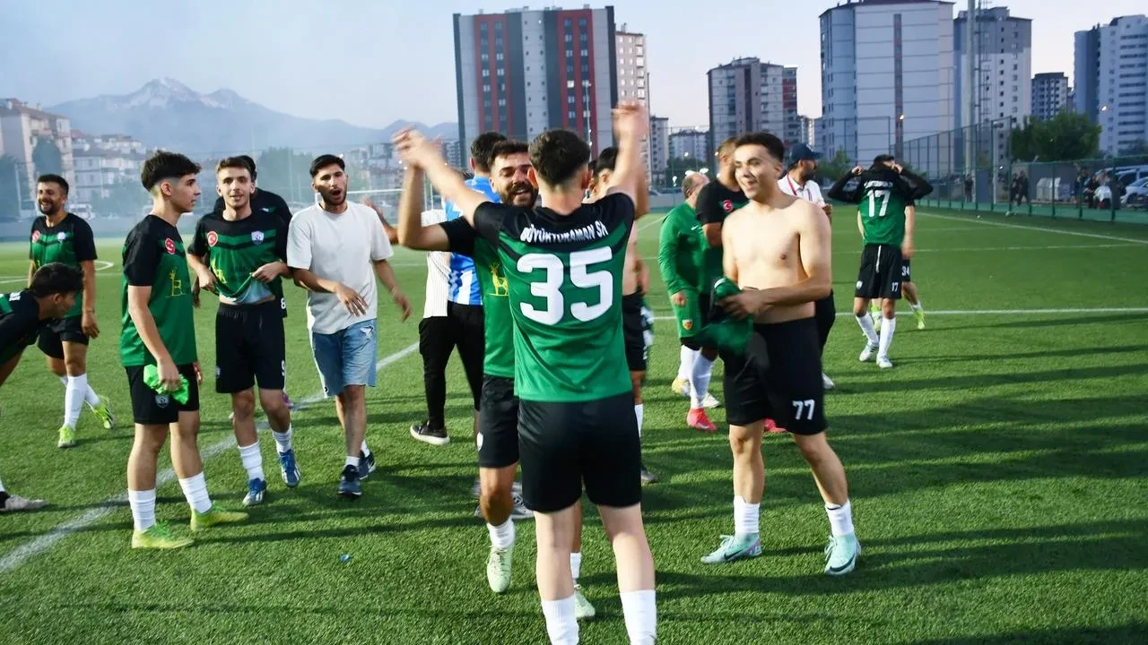 Büyük Toramanspor Kayseride tarih yazarak yükseldi