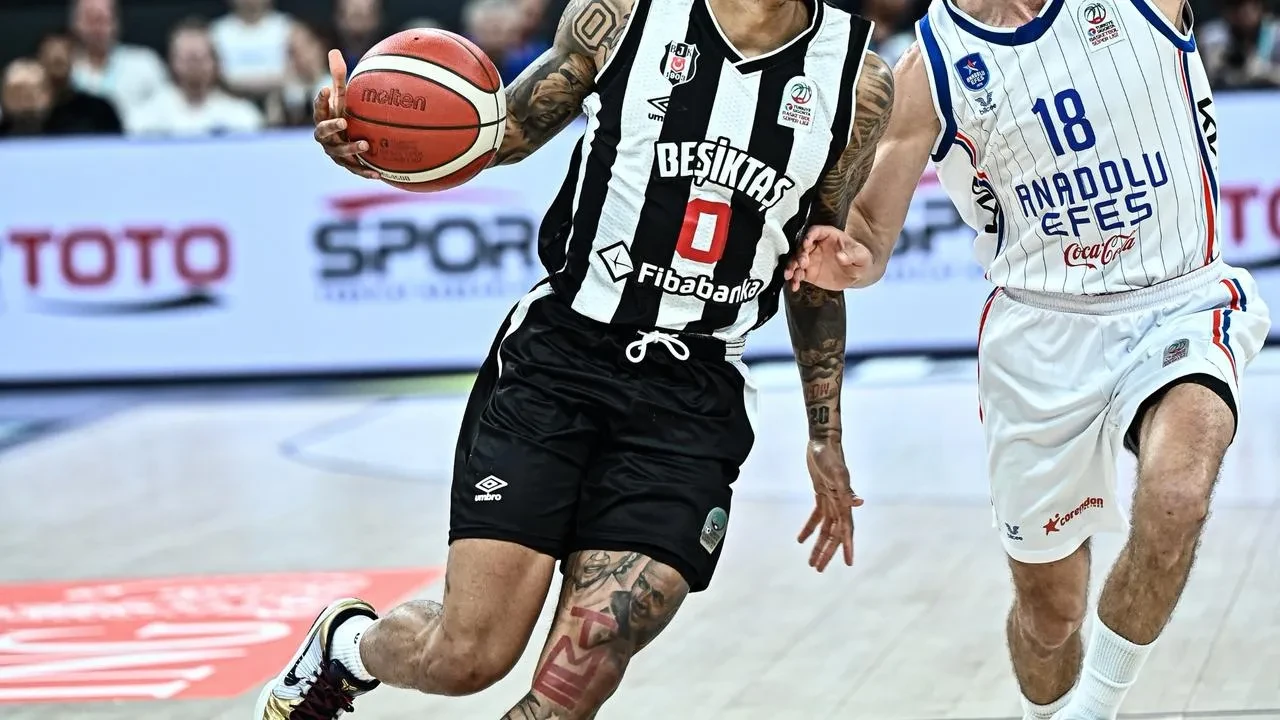 Anadolu Efes Beşiktaş playoff serisinde öne geçti