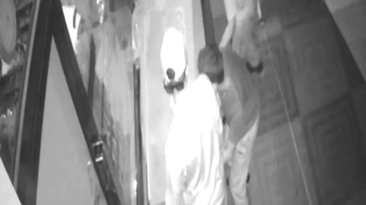 Eskişehir market hırsızları güvenlik kamerasına yakalandı