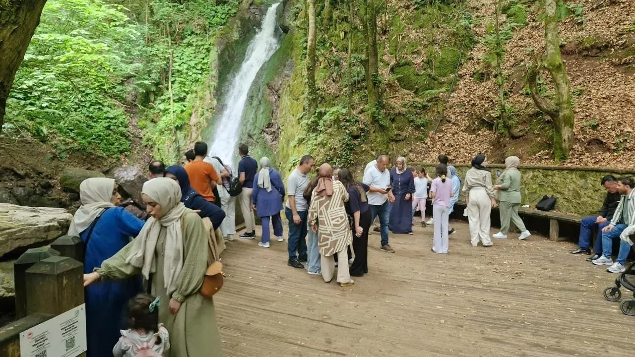 Düzce şelaleleri Kurban Bayramında 50 bin turist ağırladı