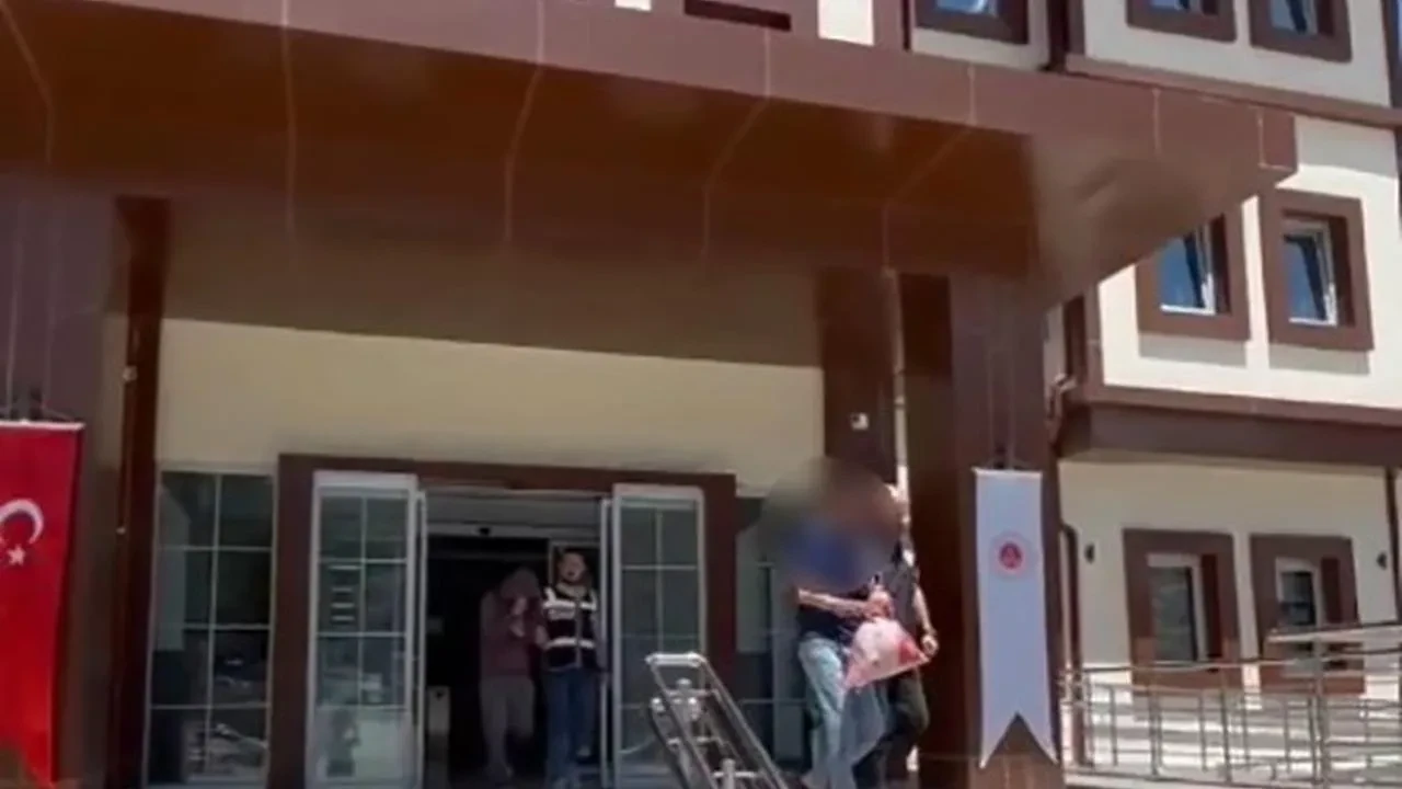 İstanbuldan Kastamonuya uyuşturucu getiren şüpheliler yakalandı