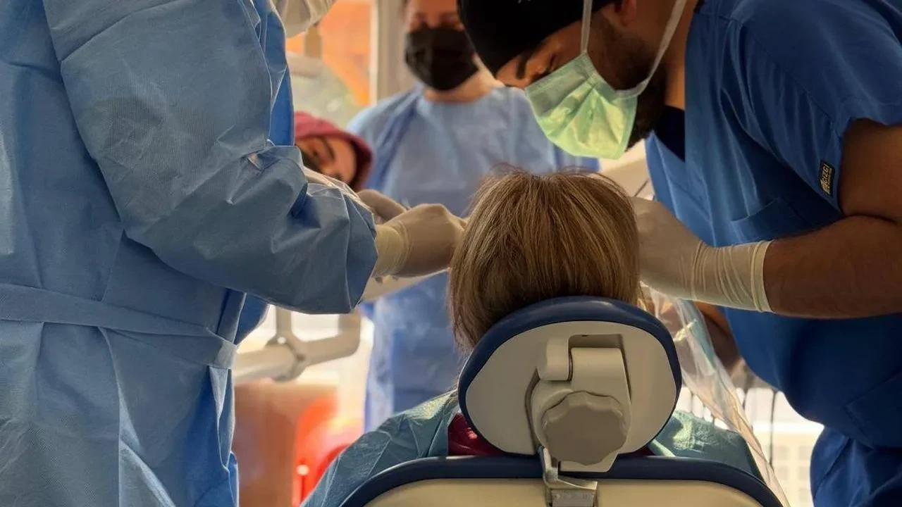 Korkuteli Devlet Hastanesi implant tedavisine başladı