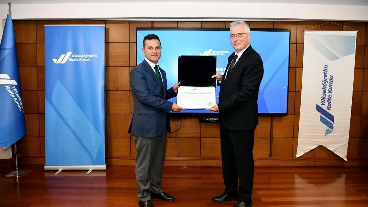 Kastamonu Üniversitesi YÖKAK akreditasyon belgesini törenle kutladı