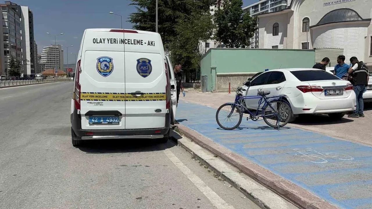 Konyada bisiklet sürücüsü karşıdan geçerken hayatını kaybetti