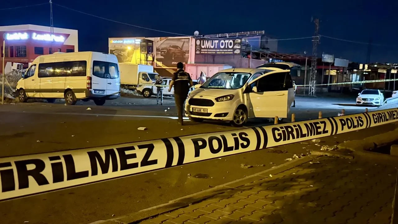 İzmir'de korkunç kaza: Otomobil ve motosiklet çarpıştı, 2 yaralı
