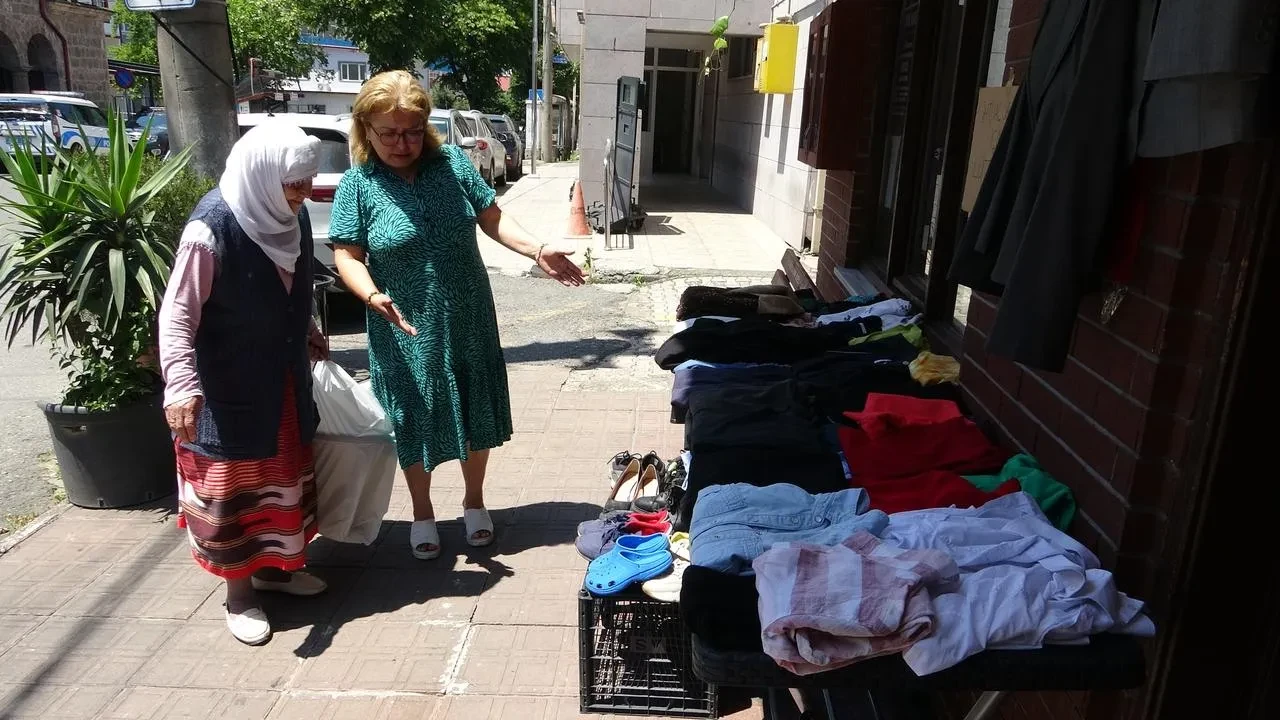 Kadın muhtar Giresunda ücretsiz giyim pazarı kurdu