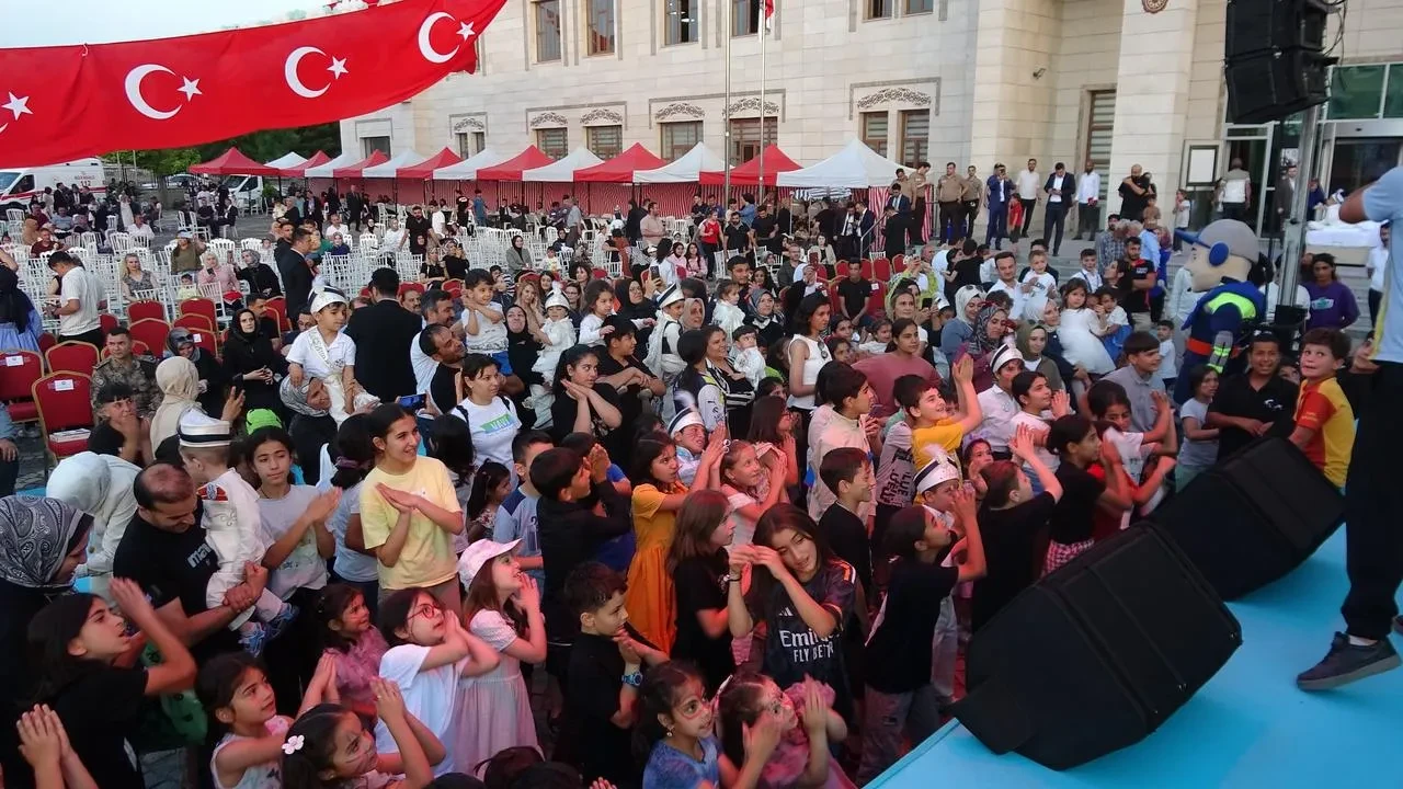 Siirt Emniyeti 250 çocuğu sünnet şöleninde buluşturdu