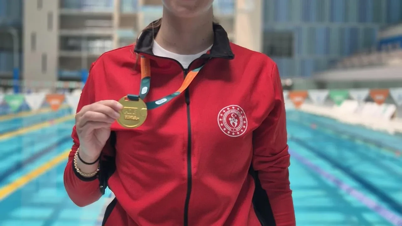 Avrasya Üniversitesi öğrencisi Ceyda Düşkün Baküden şampiyonlukla döndü