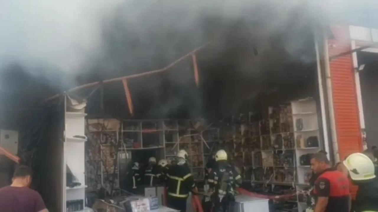 Şanlıurfa Evren Sanayi Sitesinde büyük yangın söndürüldü