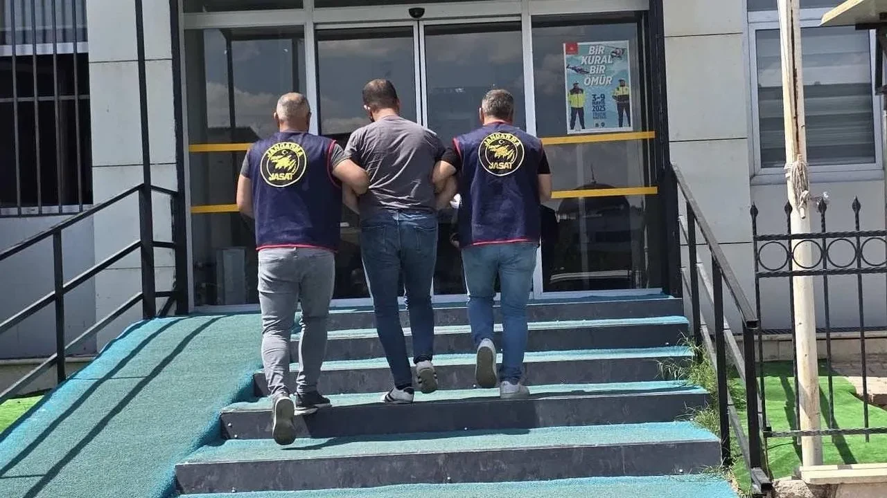 GAZİANTEP jandarması aranan FETÖ üyesini yakaladı