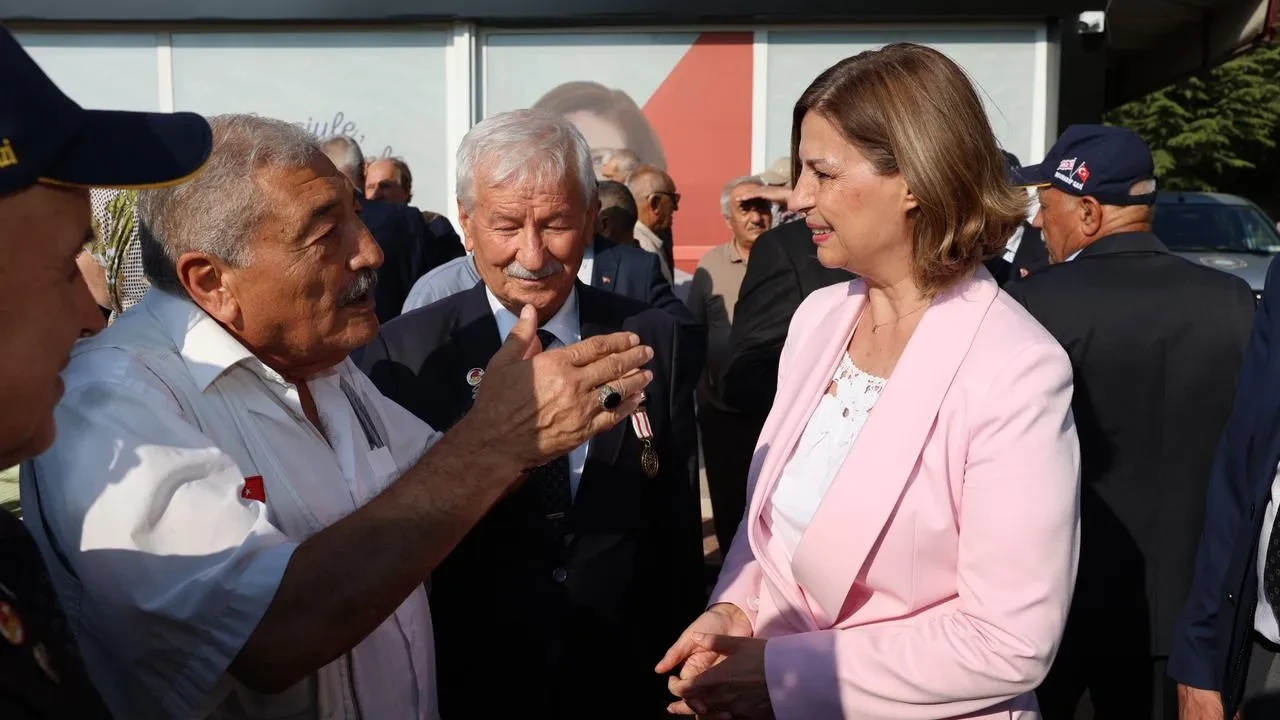 Başkan Ünlüce şehit ve gazi babalarıyla buluştu