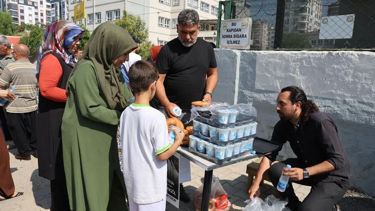 Merhum mühendis Ahmet Bingöl adına YKS öğrencilerine ikram yapıldı